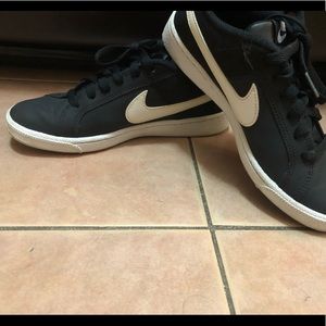 Nike sneakers- court royale